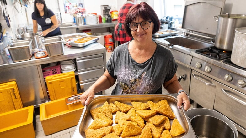 Kerstin May ist die Chefin in der Gersdorfer Feldküche, die inzwischen weit übers Dorf hinaus bekannt ist.