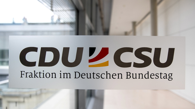 CDU und CSU haben zwei Parteimitglieder verloren.