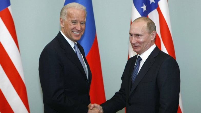 Im Jahr 2011 trafen sich der damalige US-Vizepräsident Joe Biden (l) und der russische Präsident Wladimir Putin zu Gesprächen in Moskau.