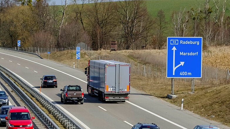 Auf der A13 kam es zwischen Marsdorf und Radeburg zu einem Auffahrunfall.