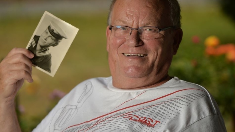 „Wir taten immer so, als wäre Krieg.“ Der Copitzer Gerd Arnold (70) und sein Porträtbild als Schnellbootmatrose.