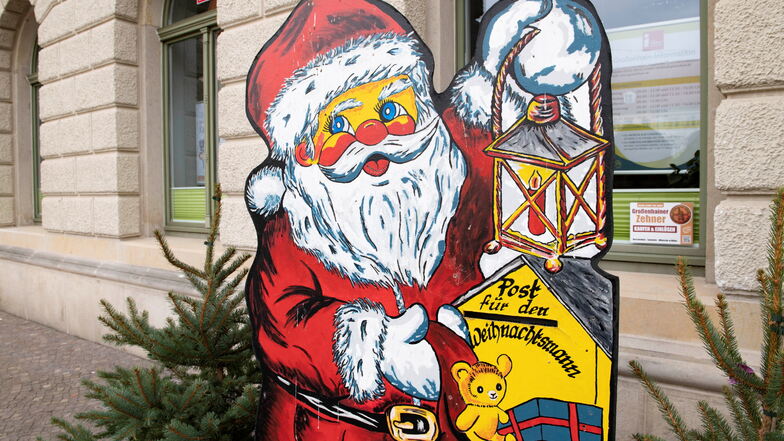 Seit Freitagmorgen ist es wieder so weit: Der Weihnachtsmann hat seinen Briefkasten aufgestellt und wartet auf die Wünsche der Kinder.