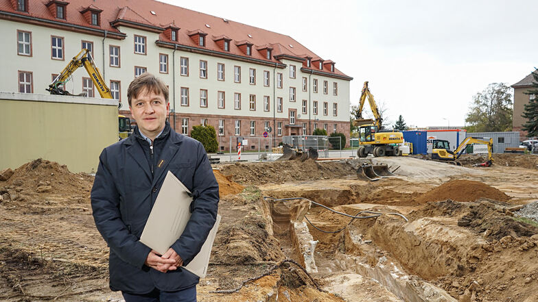 Auf dem Gelände der Polizeihochschule in Bautzen wird seit vergangenem Jahr gebaut. Die Arbeiten erfolgen unter Regie der Bautzener Niederlassung des Staatsbetriebes Immobilien- und Baumanagement, die von Jaroslaw Golaszewski geleitet wird.