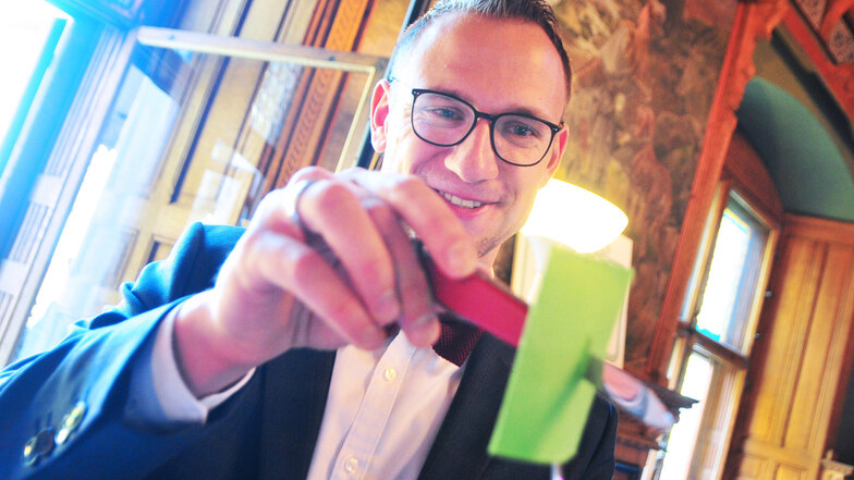 Florian Steinborn sorgt auf jeder Hochzeit für Unterhaltung. Mit Zaubertricks und erfrischendem Entertainment lockert er die Stimmung auf.