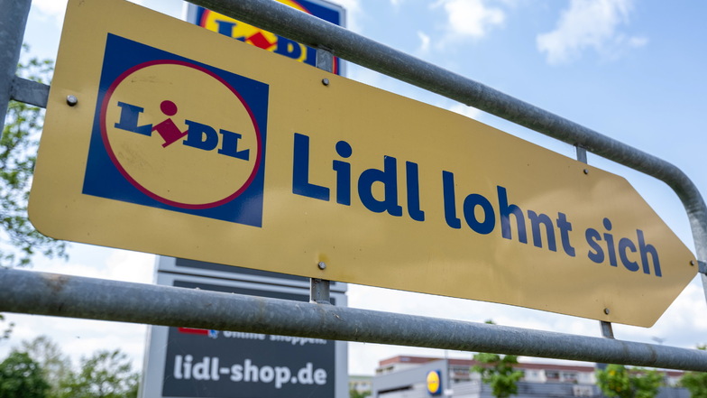 Eine Lidl Filiale in Leipzig. Der Chef von Lidl-Deutschland dämpft Hoffnungen auf breite Preissenkungen bei Discountern.