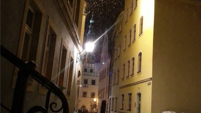 Pirna. Schneeflocken in der Altstadt knipste  der Pirnaer Gérard Döhring.