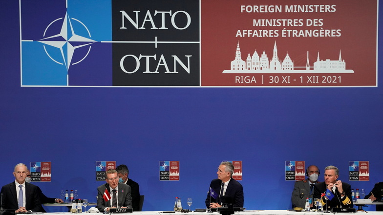Außenminister der Nato-Staaten beraten über Russland