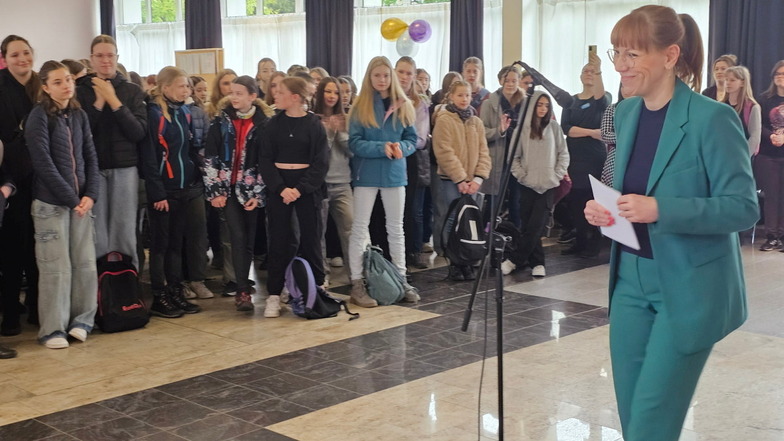 Staatsministerin Katja Meier eröffnete den Girls' Day im Akti in Meißen.