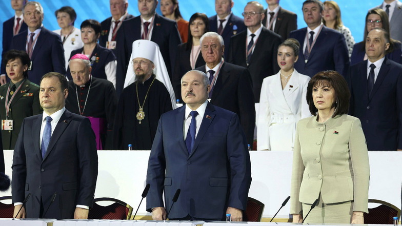 Nach den historischen Massenprotesten hat sich Präsident Lukaschenko von mehr als 2000 handverlesenen linientreuen Funktionären in seinem Kurs bestätigen lassen.