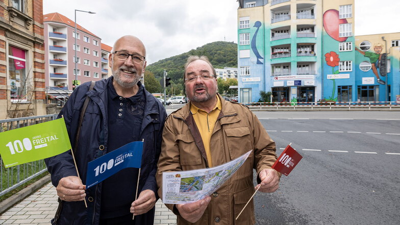 An Wink-Elementen soll es nicht fehlen. Dr. Jürgen Schaufuss und Mario Bielig haben den kilometerlangen Festumzug in Freital maßgeblich organisiert.