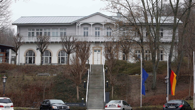 In die Sächsische Landeszentrale für politische Bildung ist in der Nacht zum Dienstag eingebrochen worden.