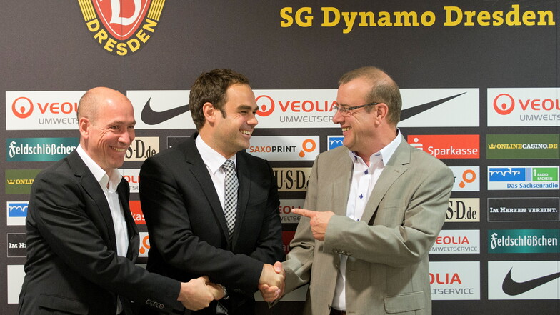 Am 8. Mai 2014 wird Robert Schäfer (M.) als neuer kaufmännischer Geschäftsführer bei Dynamo Dresden vorgestellt - und vom Aufsichtsratsvorsitzenden Thomas Blümel (l.) und Präsident Andreas Ritter herzlich begrüßt. Alle drei Herren sind inzwischen nicht me