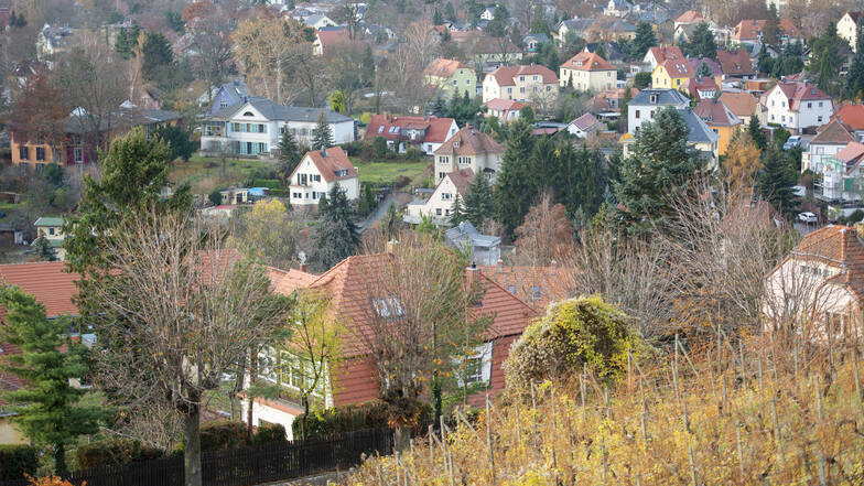 Die Villengebiete mit großzügigen Grundstücken prägen den Charakter Radebeuls oberhalb der Meißner Straße. Ein 400 Hektar großes Areal mit 3.000 Gebäuden wird jetzt analysiert.