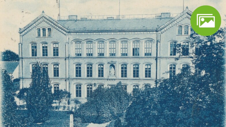 Am 31. März 1864 wurde in Bischofswerda die neue Bürgerschule eingeweiht. Diese Aufnahme, die von einer Postkarte stammt, zeigt die Einrichtung 35 Jahre später.