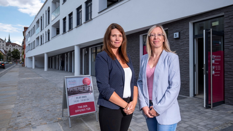Im neu entstandenen Aiutanda-Lebenspark „Am Stadtwall“ in Bautzen wird Mandy Buhl (r.) für den Bereich Tagespflege und Jane Frontzek für den Bereich der ambulanten Pflege zuständig sein.