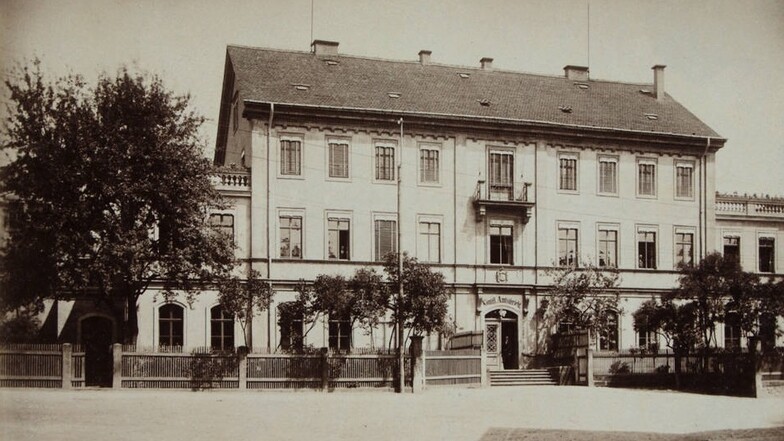 1879 als königliches Amtsgericht in Döhlen in betrieb genommen, wird die Institution bis Ende 1992 wirksam, ab 1952 unter der Bezeichnung Amtsgericht Freital.