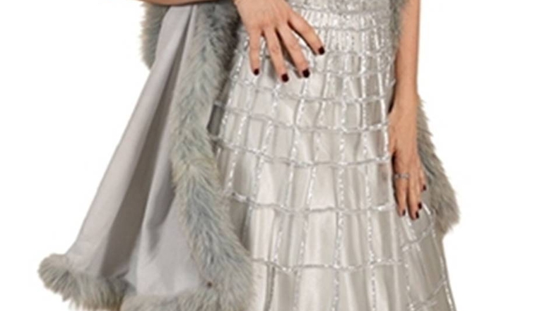 Ein Netz bildeten die silbrigen Pailletten auf dem Kleid von Solveig Pinkert. Gekauft hatte sie es bei Zingarelli Couture in Radebeul. Das Team fand auch die perfekte Stola dazu.