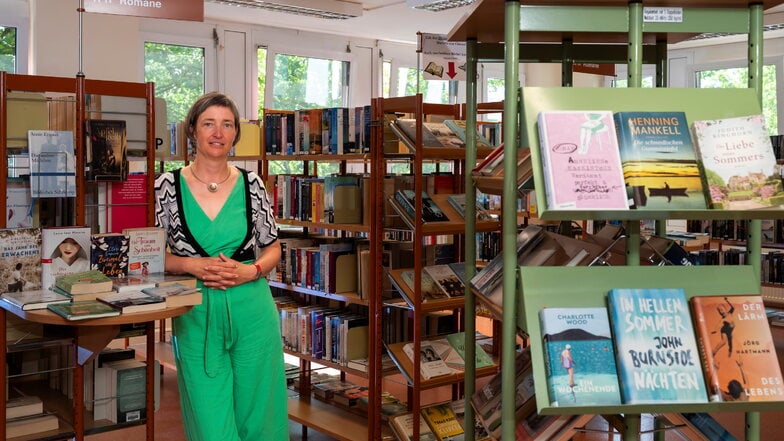 Bibliothekschefin Marit Kunis ist stolz auf die Bibliothek in Prohlis.