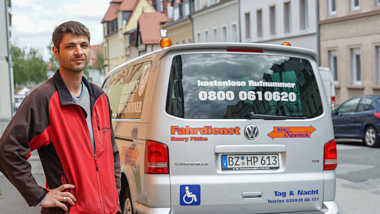 Robert Piroska ist Fahrer beim Fahrdienst Henry Pittke und betreibt eine Autowerkstatt im Hochkircher Ortsteil Niethen. Piroska und Pittke werben um Spenden für einen Rollstuhlfahrer, dessen Familie ein neues Auto für ihn braucht.