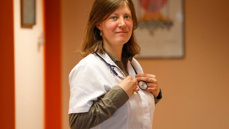 Marina Sarf ist die neue Ärztin in der Herrnhut. Sie ist die Nachfolgerin von Dieter Gärtner und arbeitet als angestellte Ärztin bei Ute Taube.