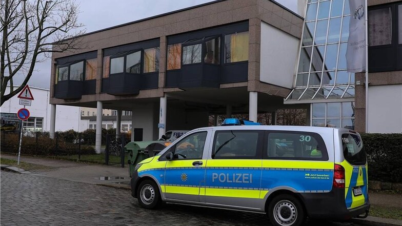 Am Dienstagmorgen haben Polizisten in Dresden und Umgebung ...