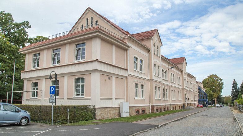 Die Außenstelle des Landratsamtes in der Robert-Koch-Straße in Niesky. Dort sind elf Ämter untergebracht. Das soll auch so bleiben. 