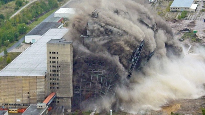 So sah es aus, als am 10.Oktober 2003 schon ein Teil von Werk III des Kraftwerks Hagenwerder gesprengt wurde.