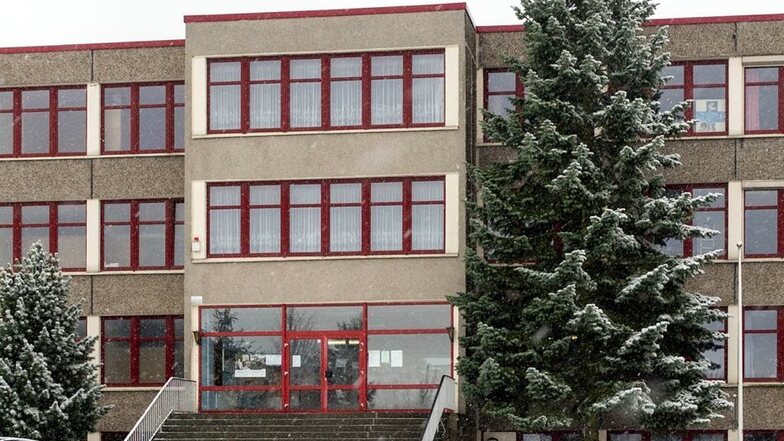Oberschule Neukirch: Die Komplettsanierung hat begonnen. Gebaut wird zunächst in Keller und Erdgeschoss.