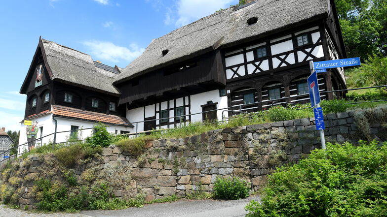 Das berühmte Reiterhaus in Neusalza Spremberg braucht ein neues Dach. Das ist eine echte Herausforderung.