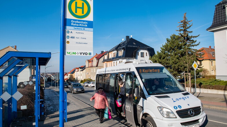 Er wird von Alt und Jung gleichermaßen gern genutzt: Der Stadtbus in Großenhain, welcher die Menschen aus drei Himmelsrichtungen ans Ziel befördert.