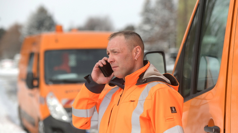 Sven Kalkbrenner, Chef der Straßenmeisterei in Zittau, hat das Chaos im Griff,