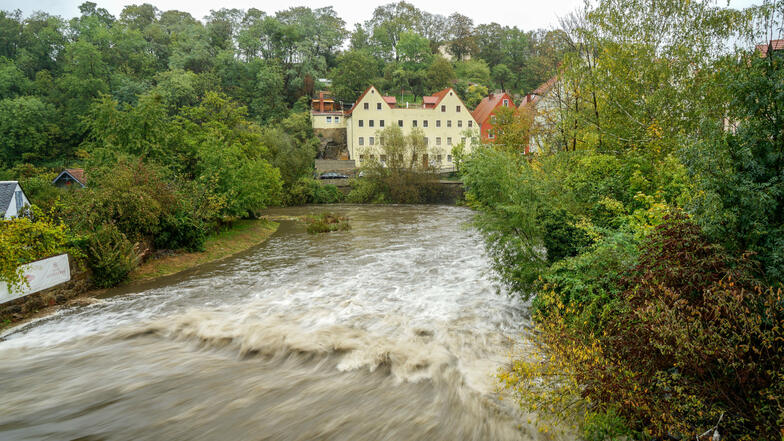 In Bautzen ist die Spree am späten Mittwochnachmittag bis zur ersten Hochwasser-Alarmstufe gestiegen. Mittlerweile sind die Pegel fast überall wieder gesunken.