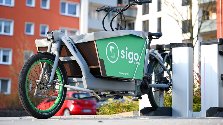 Ein Elektro-Lastenrad des Darmstädter Start-ups Sigo steht in einer Verleihstation. In städtischen Wohnhäusern fehlt es oft an geeigneten Abstellmöglichkeiten.
