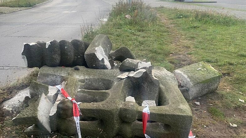 So sieht die Skulptur nach dem Unfall aus.