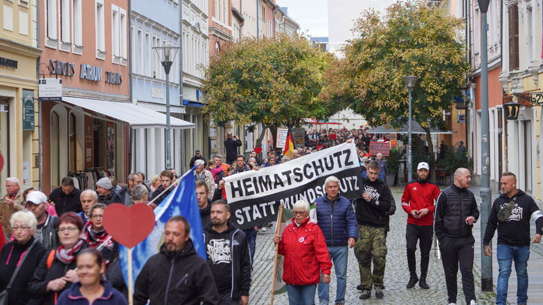 Bei den Protesten gegen die Corona-Maßnahmen in Bautzen am 20. September 2021 trat Kai Naggert (ganz rechts) als Ordner in Erscheinung.
