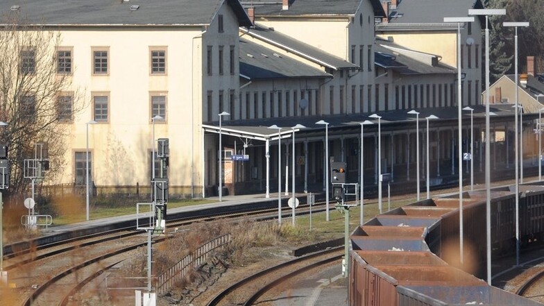 Bahnhof Ebersbach. Auch hierfür gab es schon Pläne: Seniorenwohnungen, Café und eine Markthalle.
