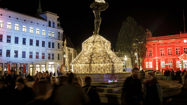 Ein Highlight jedes Lichterglanzfestes: die illuminierte Muschelminna auf dem Görlitzer Postplatz.