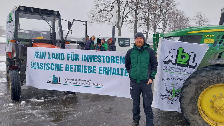 Sebastian Kuckas am Donnerstag bei der Demo vor dem Landtag.