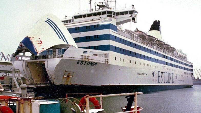 Die estnische Ostseefähre "Estonia" im Hafen von Tallinn kurz vor ihrem Untergang 1994.
