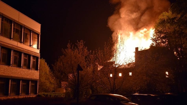 Die Bilder aus der Brandnacht geben einen Eindruck von der Größe des Feuers.