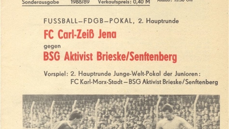 „Kann der Favorit gefordert werden?“, heißt es im Programmheft zum Pokalspiel 1988. Die Antwort gab’s auf dem Platz: Erst in der Verlängerung gewann Jena mit 2:1.