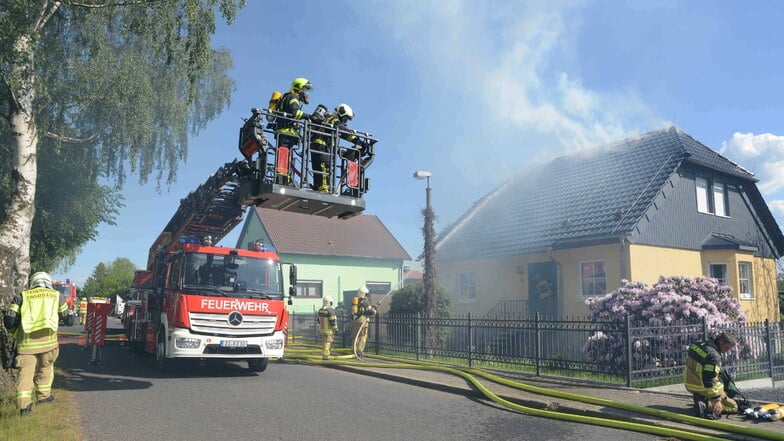 Photovoltaikanlage setzt Dachstuhl von Haus in Oberseifersdorf in Brand