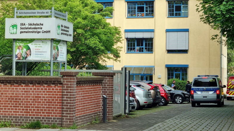 Polizei und Feuerwehr waren am Montagmorgen an einer Chemnitzer Berufsschule im Einsatz.