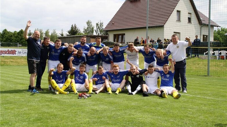 Die Fußballer des FSV Oderwitz kamen 2017 aus dem Feiern fast nicht heraus – nur zwei Spiele gingen verloren.