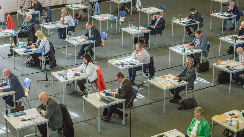 Sitzung des Kreisrates in der Sporthalle des Beruflichen Schulzentrums in Görlitz: Ein Test ist nicht erforderlich.
