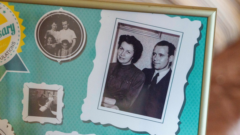 Ein Foto aus den 50er Jahren zeigt Ursula (l) und Gottfried Schmelzer. Die Fotos von der Hochzeit des Paares sind in den Wirren des 2. Weltkriegs abhanden gekommen.