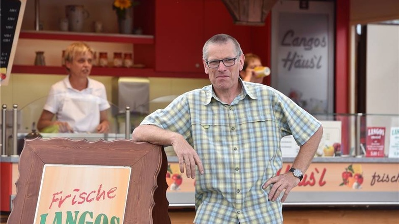 Olaf Zortel kommt aus Ebersbach. Er ist auch schon in zweiter Generation auf dem Jacobimarkt. Neben dem Kinderkarussell betreibt er einen Langos Stand.