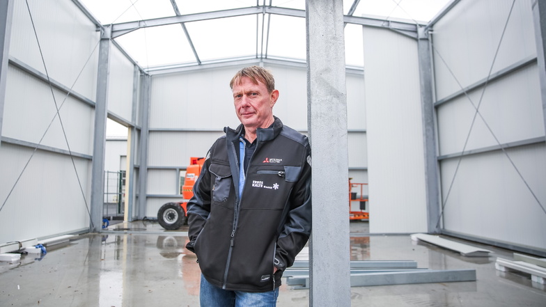 Frank Erbes, Chef der Firma Erbes Kälte GmbH, investiert trotz Krise in eine neue Halle - um seine Lagerkapazitäten zu erhöhen.