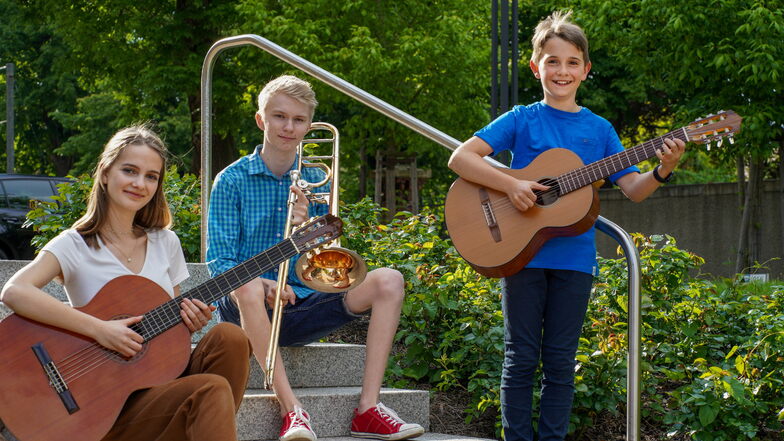 Charlotte Hermann, Theodor Hentges und Emil Weißig (v.l.) von der Kreismusikschule Bautzen haben beim Bundeswettbewerb "Jugend musiziert" vordere Plätze belegt.