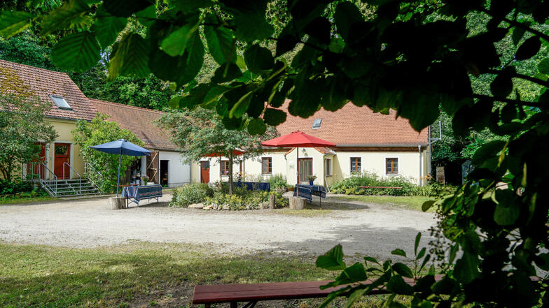 Von außen hat sich der Fischereihof in Kleinholscha nach dem Umbau kaum verändert. Aber im Inneren wurde das Angebot für Übernachtungsgäste deutlich moderner.